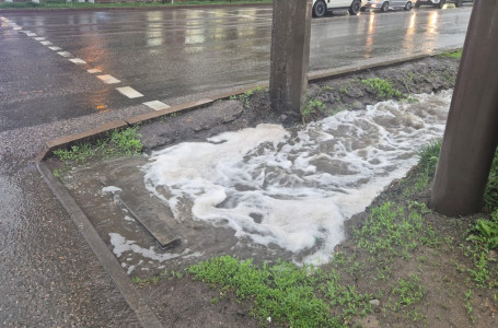 Алматыда нөсер жауын кезінде ер адам арыққа құлап мерт болды