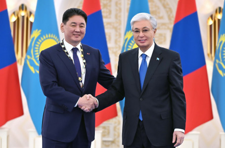 Тоқаев Моңғолия президентін “Алтын Қыран“ орденімен марапаттады