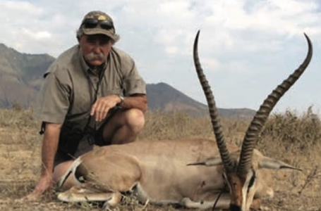 Аң аулауға шыққан миллионерді пілдер таптап, мерт қылды