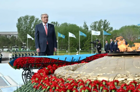 Тоқаев қазақстандықтарды Жеңіс күнімен құттықтады