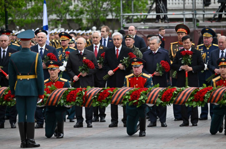 Тоқаев Мәскеудегі Қызыл алаңда өткен әскери шеруге барды