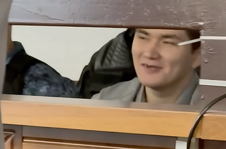 Бүтін бір отбасының өлімі: Сәрсемәлиевтің сот залындағы тосын реакциясы видеоға түсіп қалды