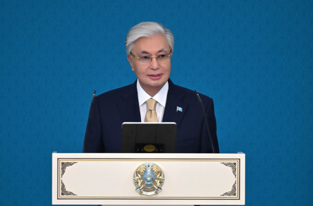 “Ең қадірлі мамандық иесі“. Тоқаев дәрігерлерді кәсіби мерекесімен құттықтады