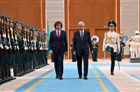 Тоқаев Тәуелсіздік сарайында Грузия премьер-министрін қарсы алды