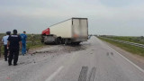Жантүршігерлік жол апаты: Қостанай облысында жеңіл көлік ауыр жүк көлігімен соқтығысқан