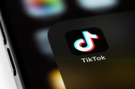 TikTok-та тікелей эфир жүргізген әйел айыппұл арқалады