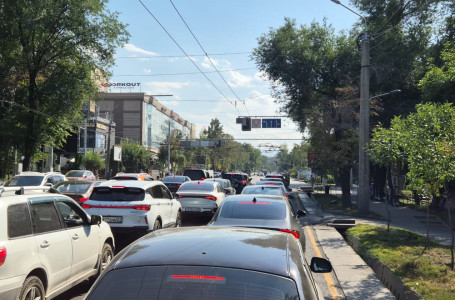 Қаладағы хаос: Алматыда жарық өшкеннен кейін не болып жатыр?