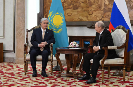Тоқаев ШЫҰ саммиті аясында Путинмен кездесті