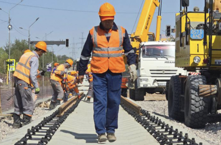 Алматыда LRT желісінің рельстері төселе бастады