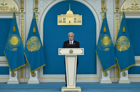 Тоқаев: “Дұрыс пайдалана білсе, жаңа технология мұғалімдердің қызметін әлдеқайда жеңілдетеді“