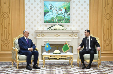 Тоқаев Түрікменстан президентімен кездесті