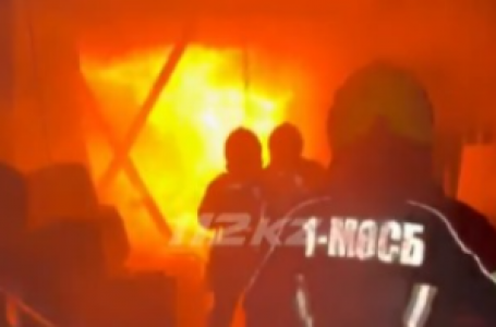 Алматыда қойма өртеніп, жалын көрші ғимаратқа шарпыды