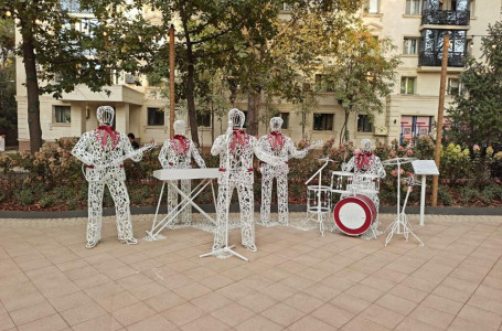 Алматыда аты аңызға айналған “Дос-Мұқасан“ тобына арналған арт-инсталляция ашылады 
