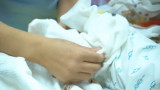     Салмағы небәрі 840 грамм болған: Шымкентте шала туған сәби үйіне шығарылды