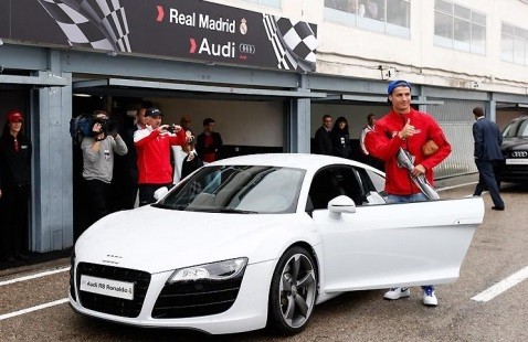 Audi "Реал" футболшыларына көлік сыйлады
