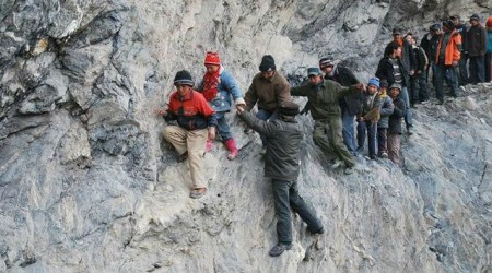 Қытайлық оқушылар мектепке 5 сағат жүріп барады