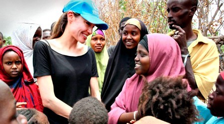 Анджелина Джоли "Африка" атты фильм түсіріп жатыр