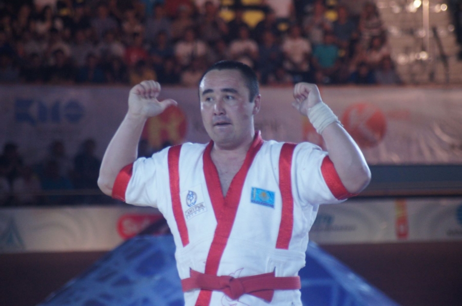 «Әлем барысы». Асылдың асығы алшысынан түсті