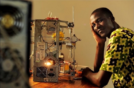 Африкалық өнертапқыш қоқыстан 3D-принтер жасады