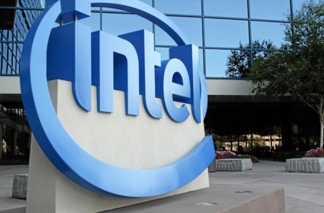 Intel Security ұсынған McAfee LiveSafe™ компьютерді жан-жақты қорғайды