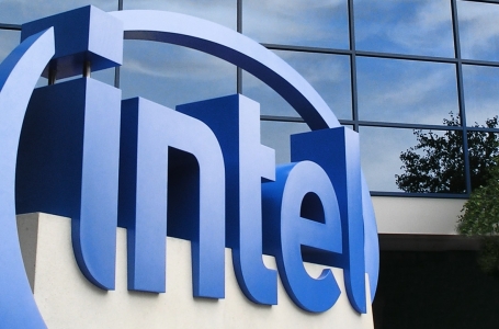 Intel флешкамен бірдей компьютер шығарды