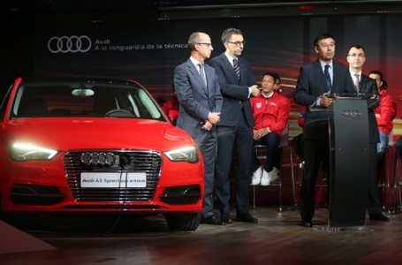 «Audi» компаниясы «Барселона» ойыншыларына көлік сыйлады