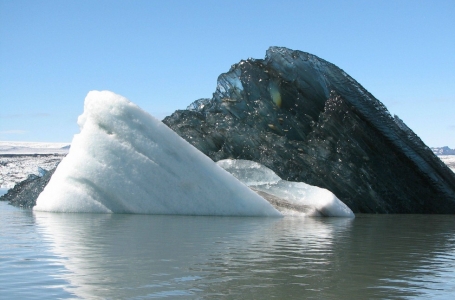 Қара түсті айсберг 