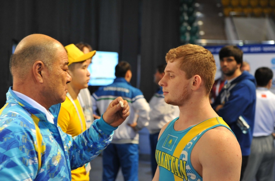  Жас ауыр атлеттер Азия чемпионатында жеңіс тұғырынан көрінді