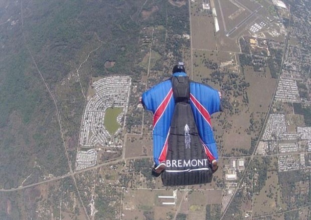 Британдық 730 метр биіктіктен парашютсіз секірді