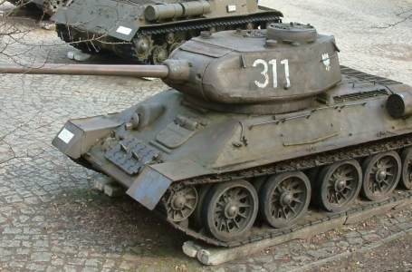 9 мамыр. Жеңістің 70 жылдығына арналған шеруге қатыстырылатын Т-34 танкісі жөндеуден өтті