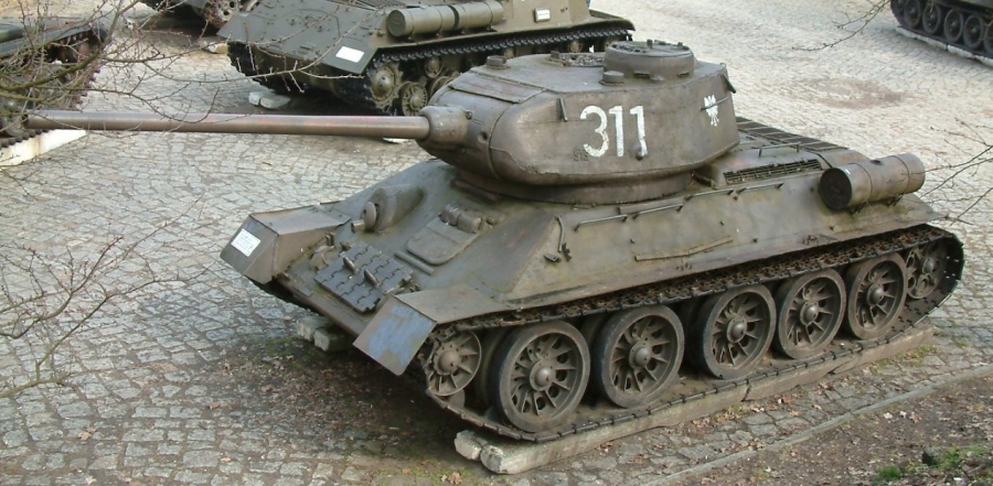9 мамыр. Жеңістің 70 жылдығына арналған шеруге қатыстырылатын Т-34 танкісі жөндеуден өтті
