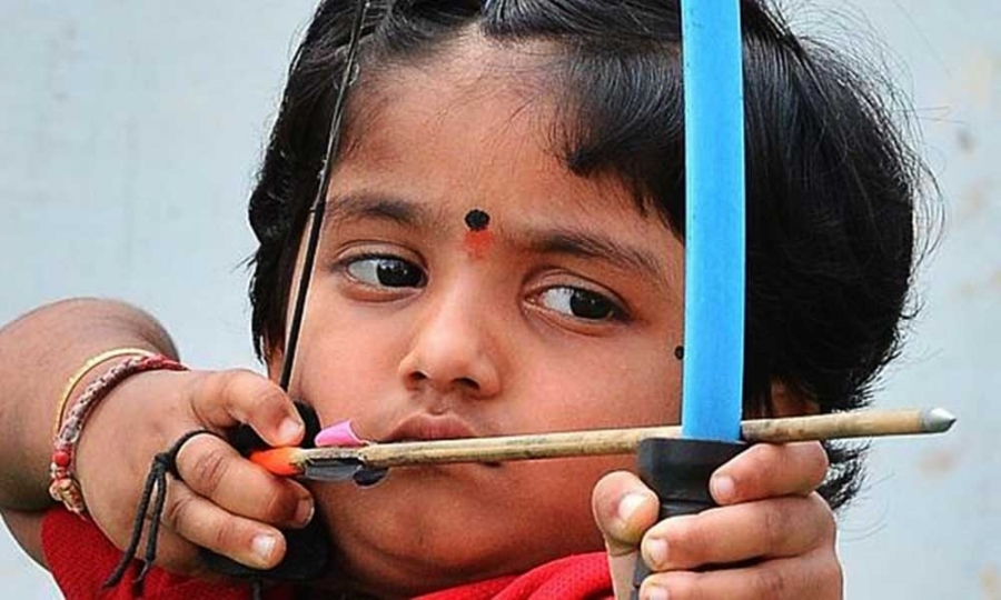 Фотосуреттер порно секс шұлықтар мен колготки Қыздың аузына сиқып жатқан жеке суреті.