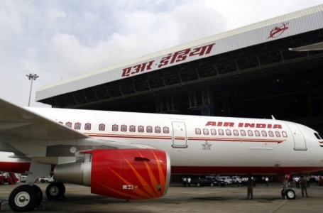 Air India ұшқышы кабинада экипаж командирін соққыға жықты