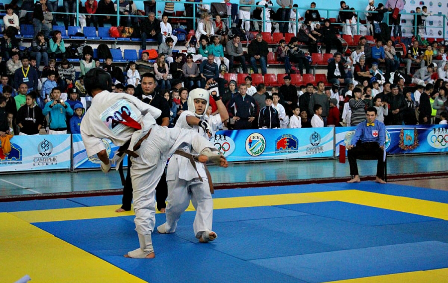 Оралда кадеттер мен жасөспірімдер арасында каратеден ел чемпионаты басталды