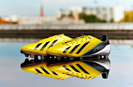 «Adidas» әлемдегі ең жеңіл футбол аяқ киімін таныстырды
