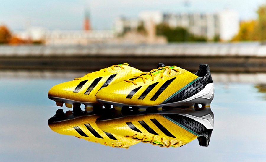 «Adidas» әлемдегі ең жеңіл футбол аяқ киімін таныстырды