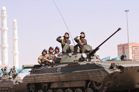 Астанада Жеңістің 70 жылдығына арналған әскери парад өтті