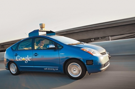 Google көлігі 6 жылда 11 рет жол апатына ұшыраған