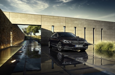 BMW маркасы 7-серияның жаңа үлгісін ұсынды 