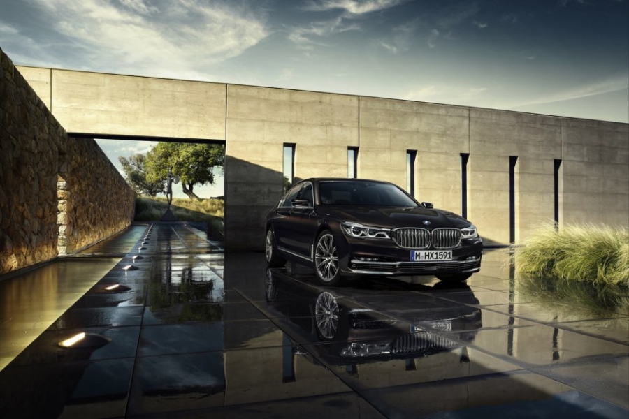 BMW маркасы 7-серияның жаңа үлгісін ұсынды 