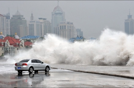 Қытайға соңғы 60 жылдағы ең жойқын тайфун ойран салды