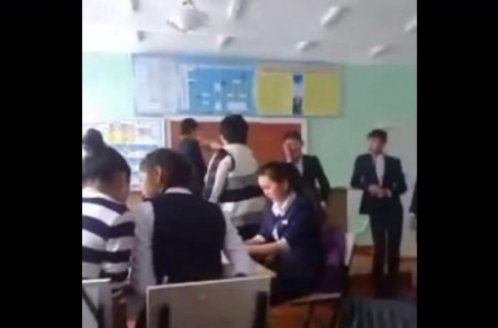 Интернет қолданушылары қазақстандық мектепте түсірілген тағы бір видеоны сөкті