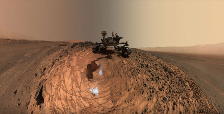 Марста жүрген робот селфи жасады