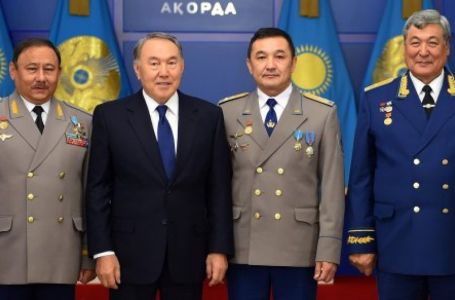 Ақорда Назарбаевтың үш ғарышкермен түскен тарихи суретін жариялады