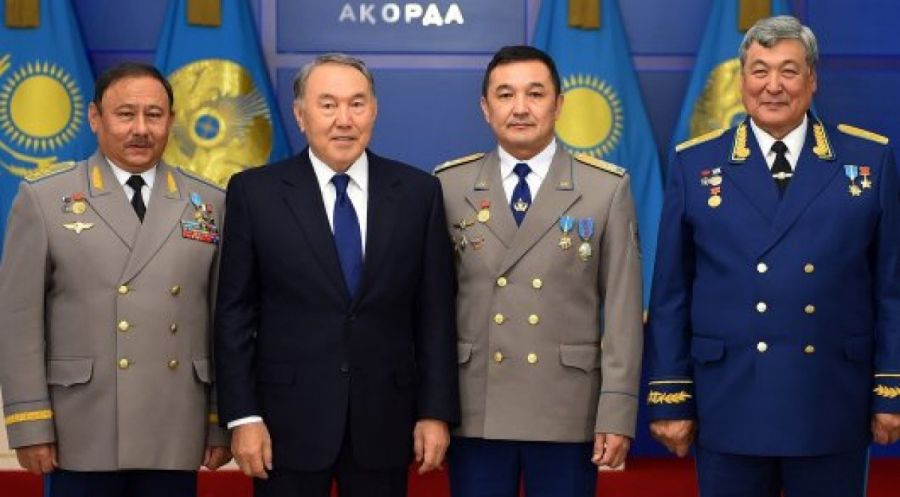 Ақорда Назарбаевтың үш ғарышкермен түскен тарихи суретін жариялады