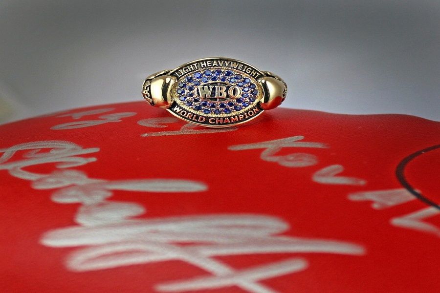 WBC Лемьені тізе бүктірген Головкинге сақина сыйлады