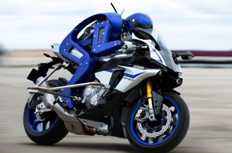 Yamaha роботқа мотоцикл жүргізуді үйретті (видео)