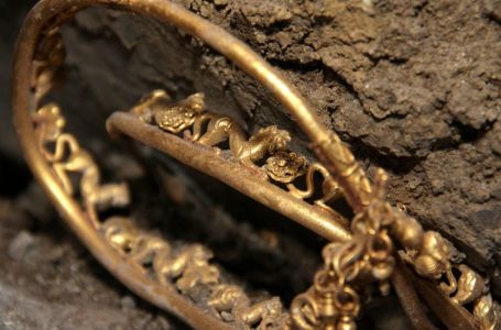Болгариядан әлемдегі ежелгі алтын әшекей бұйым табылды 