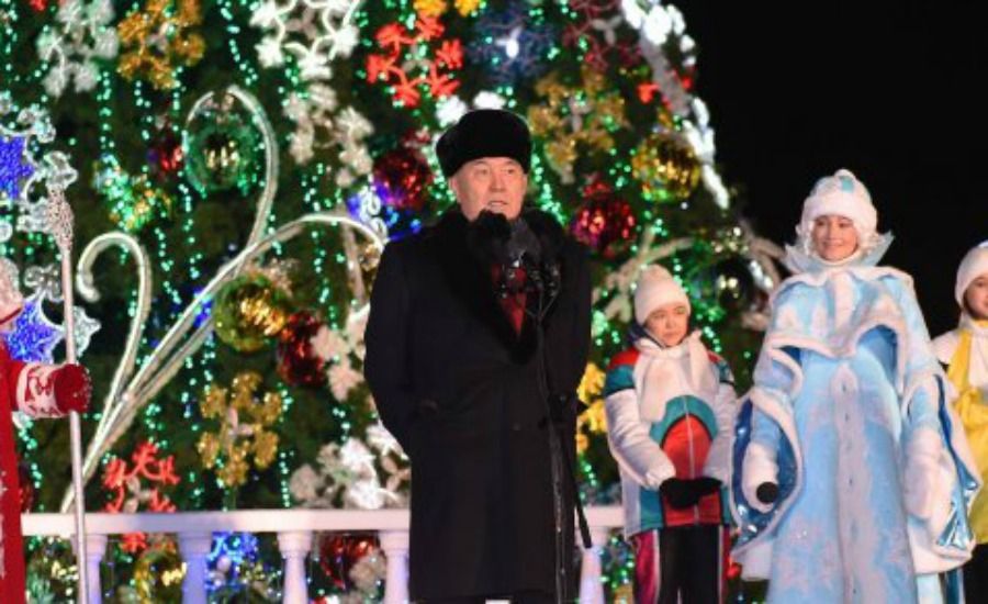 Назарбаев жаңажылдық бас шыршаның шырағын жағу рәсіміне қатысты 
