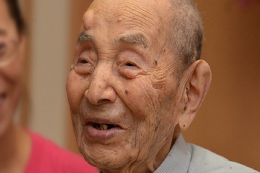 Жапонияда әлемдегі ең қарт ер адам қайтыс болды